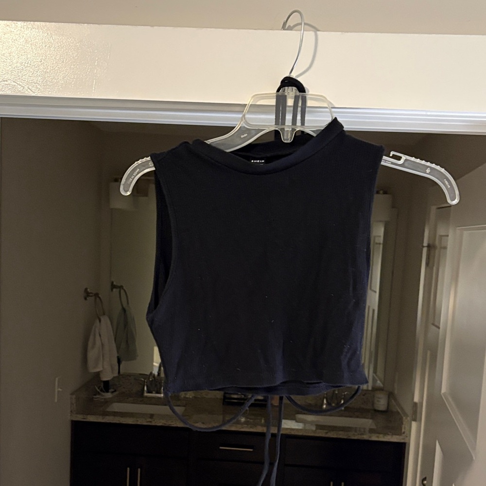 SHEIN Black Ribbed Crop Top